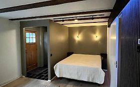 Newly Renovated City Haven
